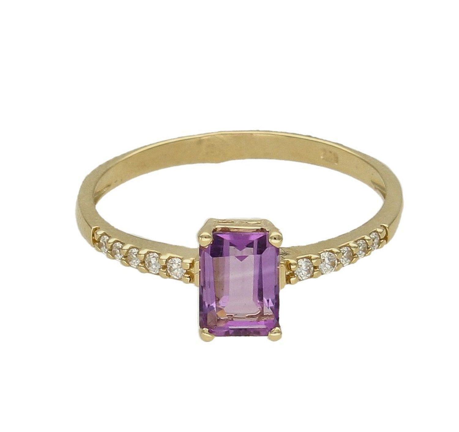 Złoty pierścionek 585 z ametystem PI 5381. Pierścionek został wykonany z najwyższej jakości złota próby 333. Waga pierścionka wynosi około 1,90 gram. Pierścionek został ozdobiony kamieniami naturalnymi o modnym ułożeniu (1).jpg